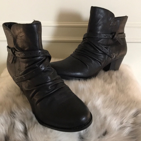 bare traps tea wedge bootie